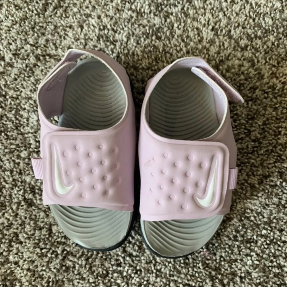 Nike girls 6c lavender sunray sandals